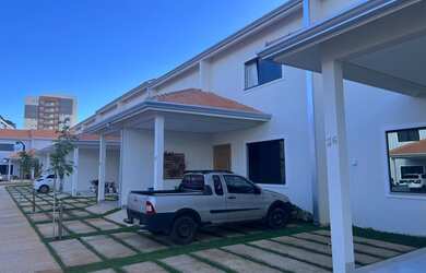 Imagem: A casa em condomínio possui 3 Dormitórios, 3 Banheiros, 2