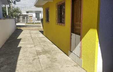 Imagem: A casa possui 2 Dormitórios, 1 Banheiro, 1 Vaga na garagem