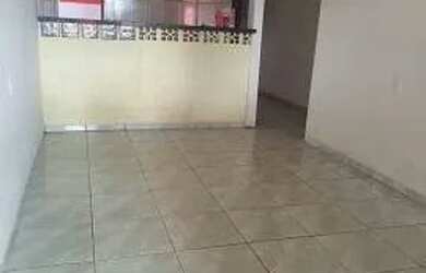 Imagem: A casa possui 3 Dormitórios, 2 Banheiros, 1 Vaga na garagem