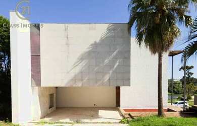 Imagem: A casa possui 5 Dormitórios, 1 Banheiro, 5 Vagas na garagem