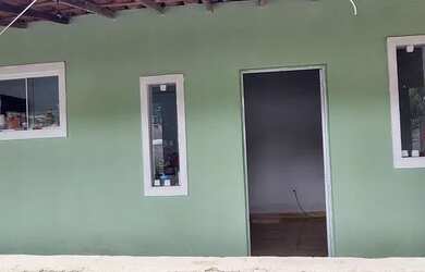 Imagem: A casa possui 1 Dormitório, 1 Banheiro, 1 Vaga na garagem