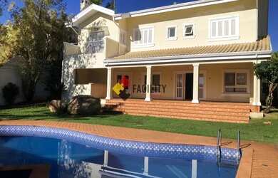 Imagem: A casa em condomínio possui 4 Dormitórios, 5 Banheiros, 5