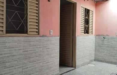 Imagem: A casa possui 1 Dormitório, 1 Banheiro e está localizado