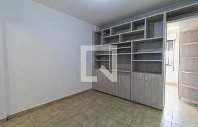 Imagem: O apartamento possui 1 Dormitório, 1 Banheiro, 1 Vaga na garagem