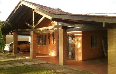 Imagem: A casa possui 4 Dormitórios, 5 Banheiros, 5 Vagas na garagem