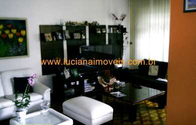 Imagem: A casa possui 3 Dormitórios, 3 Banheiros, 4 Vagas na garagem