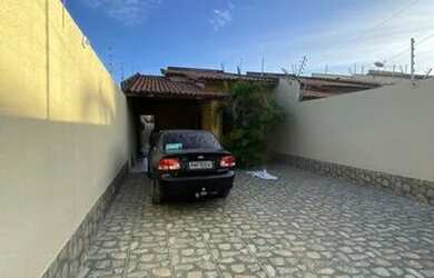 Imagem: A casa possui 4 Dormitórios, 3 Banheiros, 4 Vagas na garagem