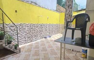 Imagem: A casa possui 2 Dormitórios, 1 Banheiro, 1 Vaga na garagem