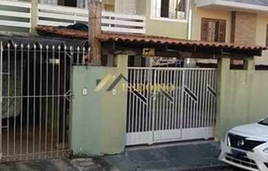 Imagem: A casa possui 3 Dormitórios, 2 Banheiros, 1 Vaga na garagem