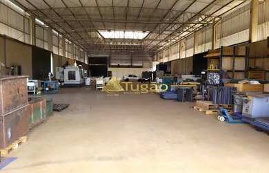 Imagem: O depósito possui 4 Vagas na garagem e 1200m² de Área e está