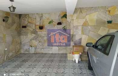 Imagem: A casa possui 3 Dormitórios, 3 Banheiros, 3 Vagas na garagem