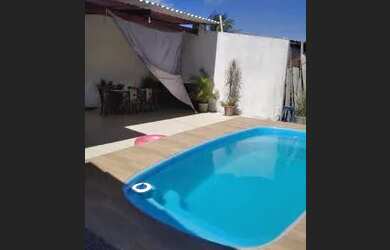 Imagem: A casa possui 2 Dormitórios, 2 Banheiros, 2 Vagas na garagem