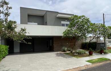 Imagem: A casa em condomínio possui 4 Dormitórios, 5 Banheiros, 5