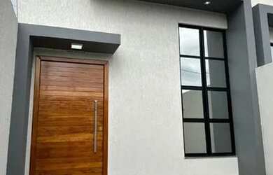 Imagem: A casa possui 3 Dormitórios, 2 Banheiros, 1 Vaga na garagem