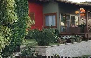 Imagem: A casa em condomínio possui 5 Dormitórios, 4 Banheiros, 5