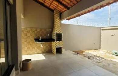 Imagem: A casa possui 3 Dormitórios, 3 Banheiros, 4 Vagas na garagem