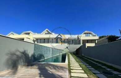 Imagem: A casa possui 4 Dormitórios, 5 Banheiros, 2 Vagas na garagem