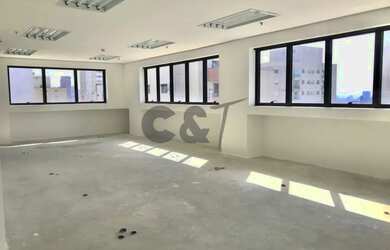 Imagem: O depósito possui 5 Vagas na garagem e 2361m² de Área e está