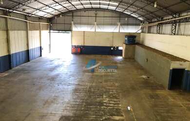 Imagem: O depósito possui 5 Vagas na garagem, 800m² de Área e está