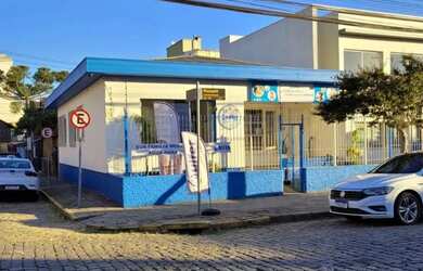 Imagem: A casa possui 3 Dormitórios, 2 Banheiros, 3 Vagas na garagem