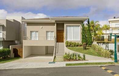 Imagem: A casa em condomínio possui 4 Dormitórios, 5 Banheiros, 4