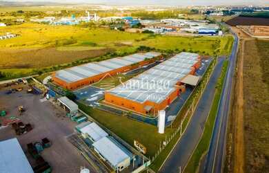 Imagem: O depósito possui 5 Vagas na garagem e 13600m² de Área e