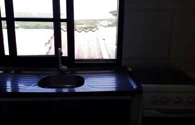 Imagem: A casa possui 1 Dormitório, 1 Banheiro e está localizado