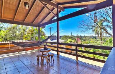 Imagem 8: Casa em Hípica. Piscina, Churrasqueira, VarandaeGuarda roupa
