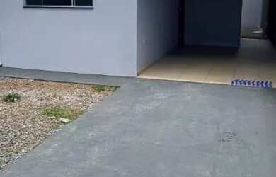 Imagem: A casa possui 3 Dormitórios, 2 Banheiros, 3 Vagas na garagem