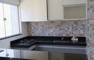 Imagem: A casa possui 3 Dormitórios, 2 Banheiros e está localizado