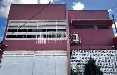 Imagem: A casa possui 1 Dormitório, 3 Banheiros, 2 Vagas na garagem