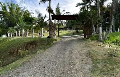 Imagem 15: Sitio vô Leno. Churrasqueira, Acomodam 4 pessoas, Guarda roupae4 Vagas...