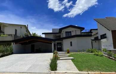 Imagem: A casa em condomínio possui 5 Dormitórios, 5 Banheiros, 5