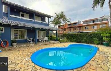 Imagem: A casa possui 3 Dormitórios, 4 Banheiros, 4 Vagas na garagem