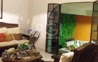 Imagem: A casa possui 3 Dormitórios, 3 Banheiros, 260m² de Área e