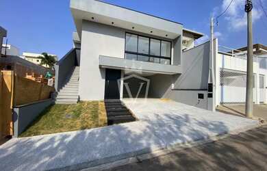 Imagem: A casa em condomínio possui 3 Dormitórios, 4 Banheiros, 4