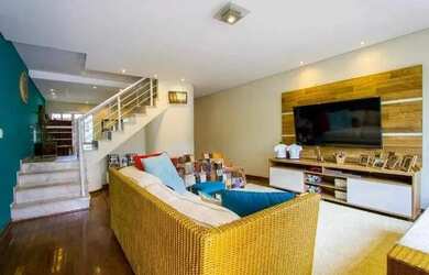 Imagem: A casa possui 3 Dormitórios, 4 Banheiros, 5 Vagas na garagem