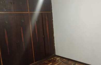 Imagem: A casa possui 3 Dormitórios, 2 Banheiros, 3 Vagas na garagem