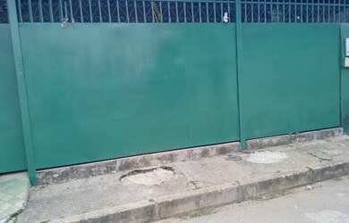 Imagem: A casa possui 2 Dormitórios, 1 Banheiro e 2 Vagas na garagem