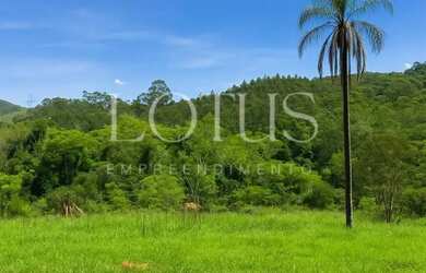 Imagem: O terreno possui 600m² de Área e está localizado em Centro