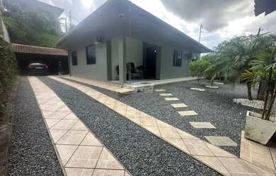 Imagem: A casa possui 2 Dormitórios, 2 Banheiros, 1 Vaga na garagem