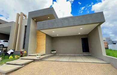 Imagem: A casa possui 3 Dormitórios, 3 Banheiros, 2 Vagas na garagem