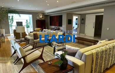 Imagem: O apartamento possui 4 Dormitórios, 5 Banheiros, 5 Vagas na