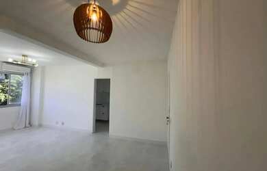 Imagem 2: Imóvel para venda possui 58 metros quadrados com 2 quartos em Barra da...