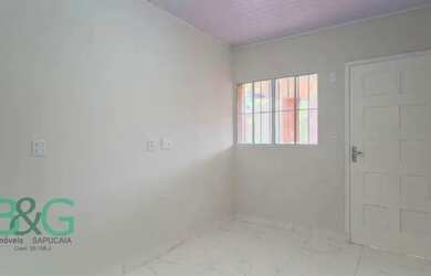 Imagem: A casa possui 2 Dormitórios, 1 Banheiro, 2 Vagas na garagem