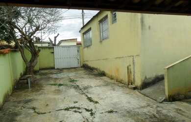 Imagem 6: Otima casa no bairro Bom Retiro Betim loja na frente