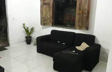 Imagem: A casa possui 2 Dormitórios, 2 Vagas na garagem, 40m² de Área