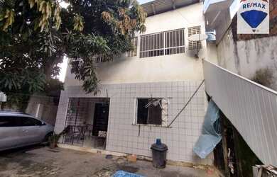 Imagem: A casa possui 5 Dormitórios, 2 Banheiros, 3 Vagas na garagem