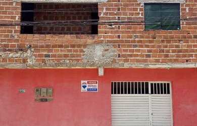 Imagem: A casa possui 5 Dormitórios, 3 Banheiros, 1 Vaga na garagem