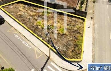 Imagem: O terreno possui Imóvel novo e está localizado em Jardim Country